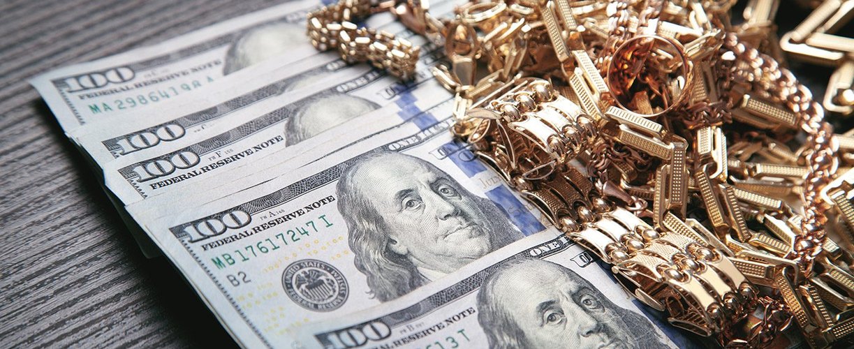Gold jewelry and cash on the counter when selling gold at record highs in Boca Raton